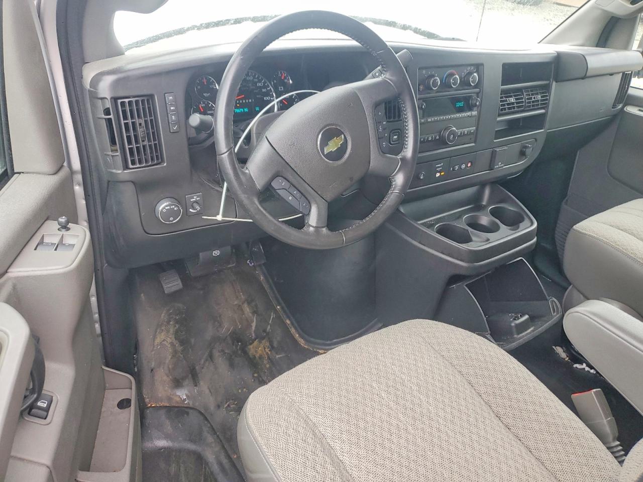 2023 CHEV Express VIN 1GCWGAFP5P1233361 photo 8