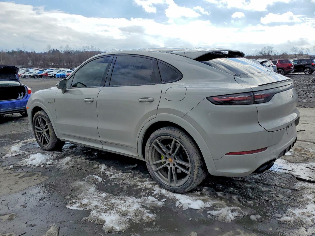 2022 Porsche Cayenne VIN WP1BE2AY8NDA51125 photo 2