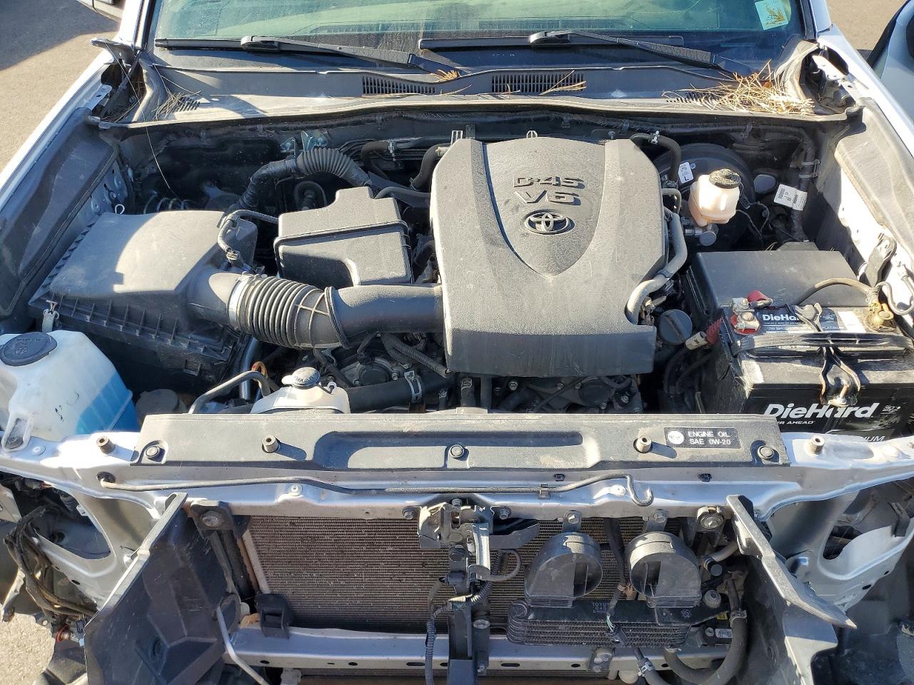 2018 Toyota Tacoma VIN 3TMAZ5CN3JM068077 photo 11