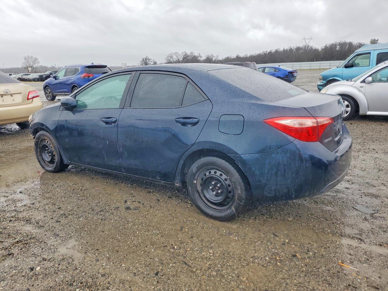 2019 Toyota Corolla VIN 2T1BURHE2KC211601 photo 2