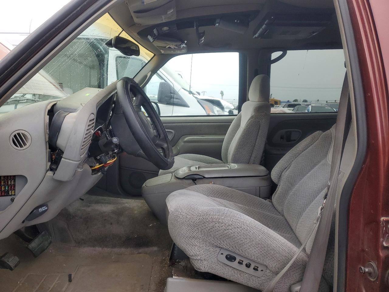 1998 Chevrolet Suburban VIN 3GNEC16R9WG108914 photo 7