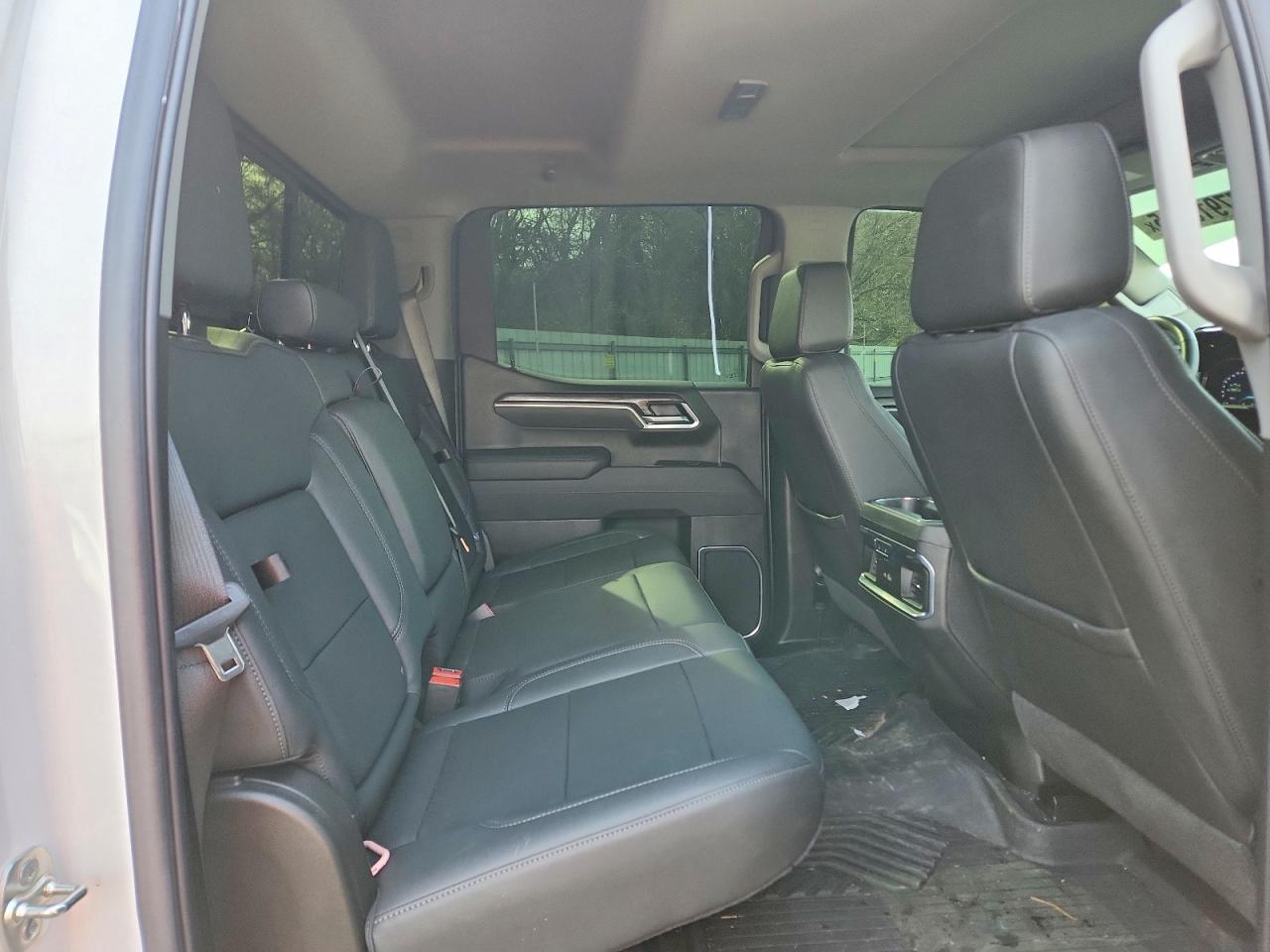 2025 Chevrolet All models VIN 1GCUKGE85SZ270696 photo 10