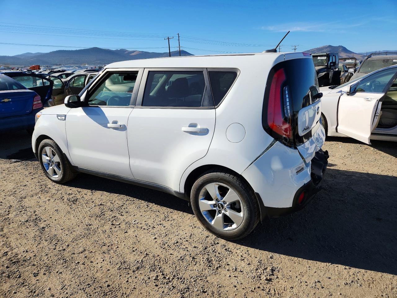 2017 Kia Soul VIN KNDJN2A26H7480744 photo 2