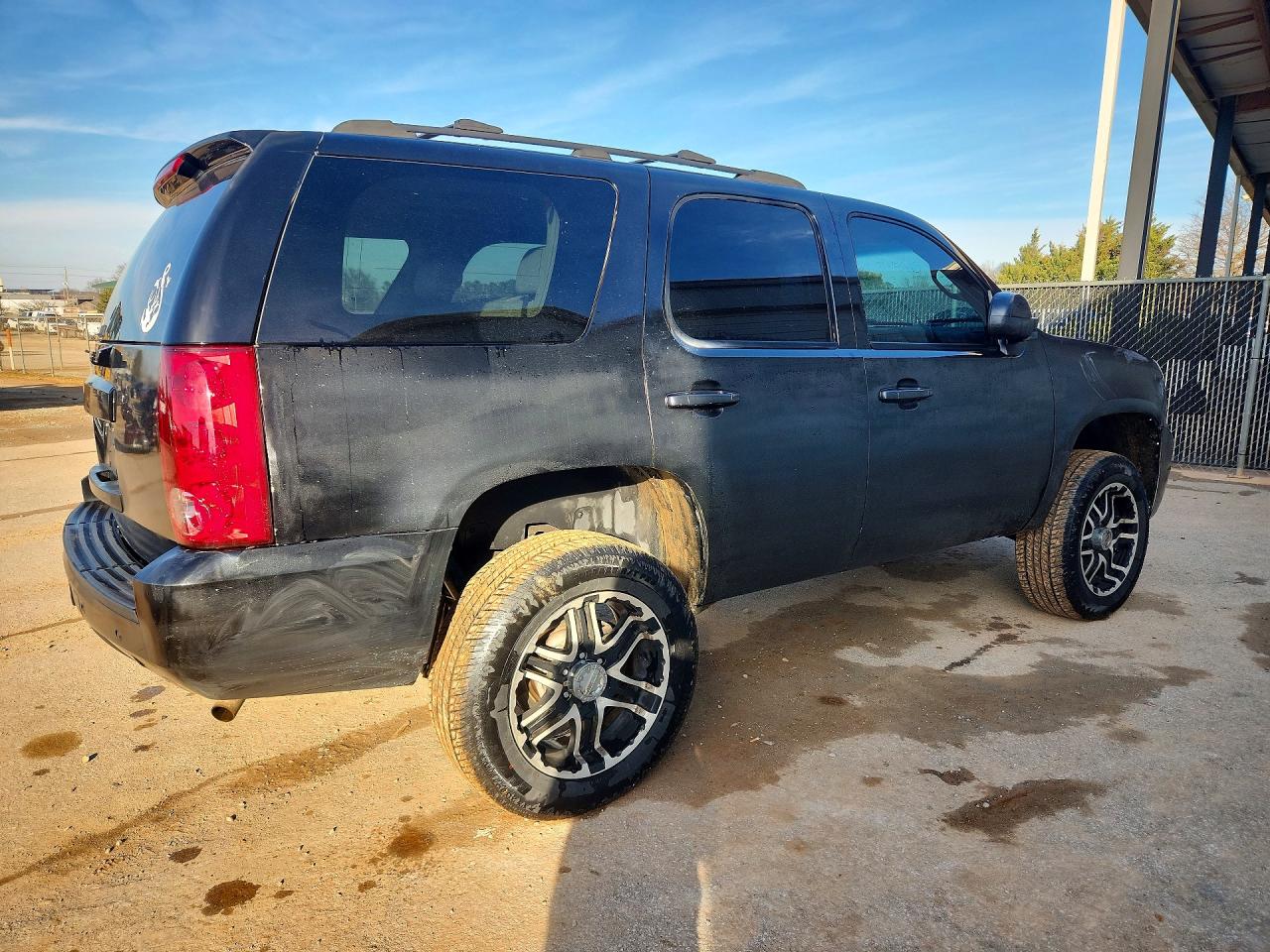 2009 GMC Yukon VIN 1GKFC33099R103252 photo 3