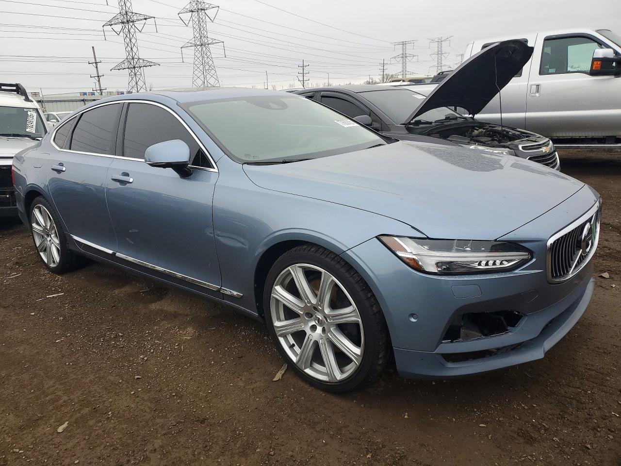 2017 Volvo S90 VIN YV1A22ML7H1000995 photo 4