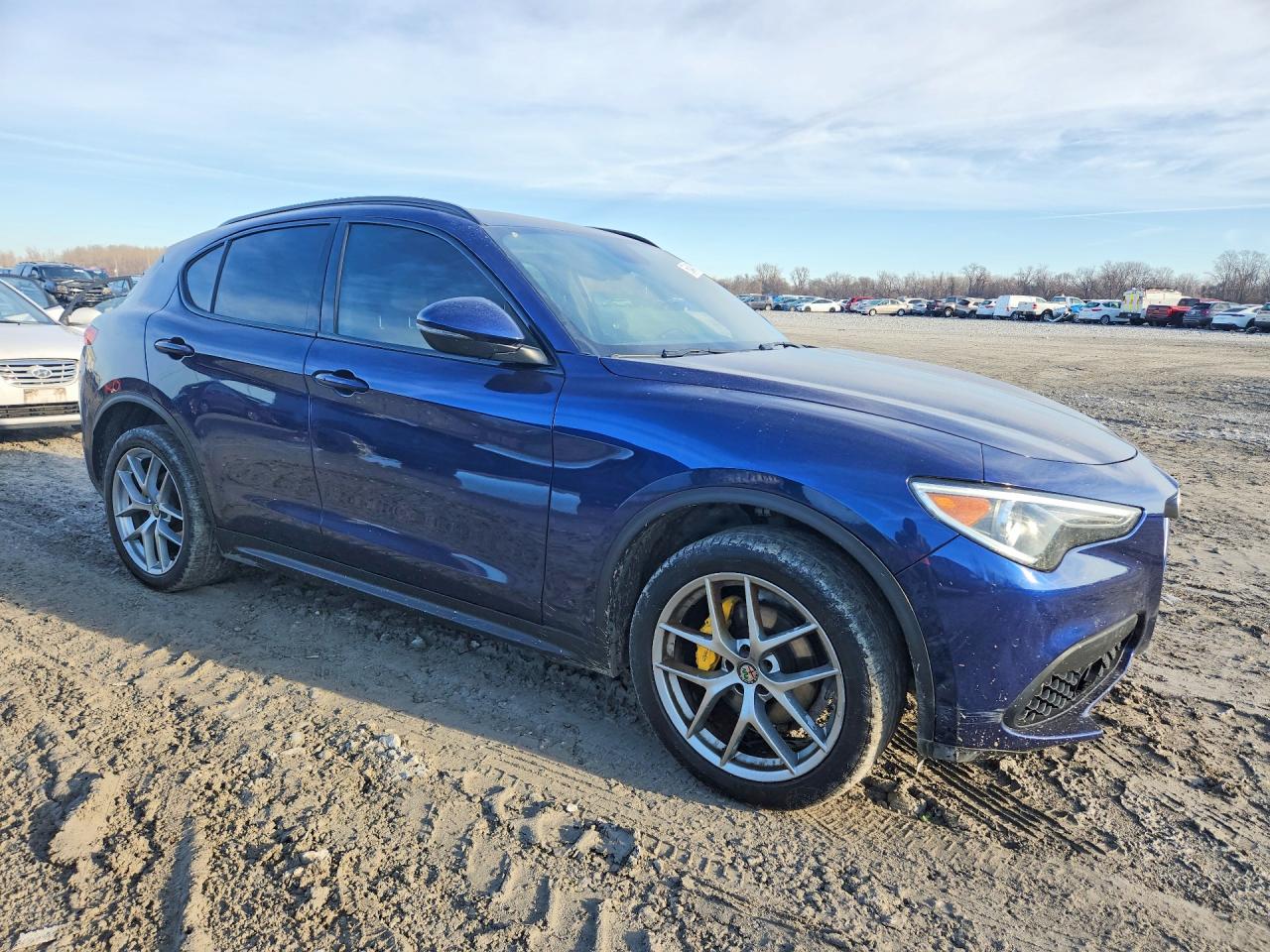 2018 Alfa Stelvio VIN ZASFAKNN6J7B72315 photo 4