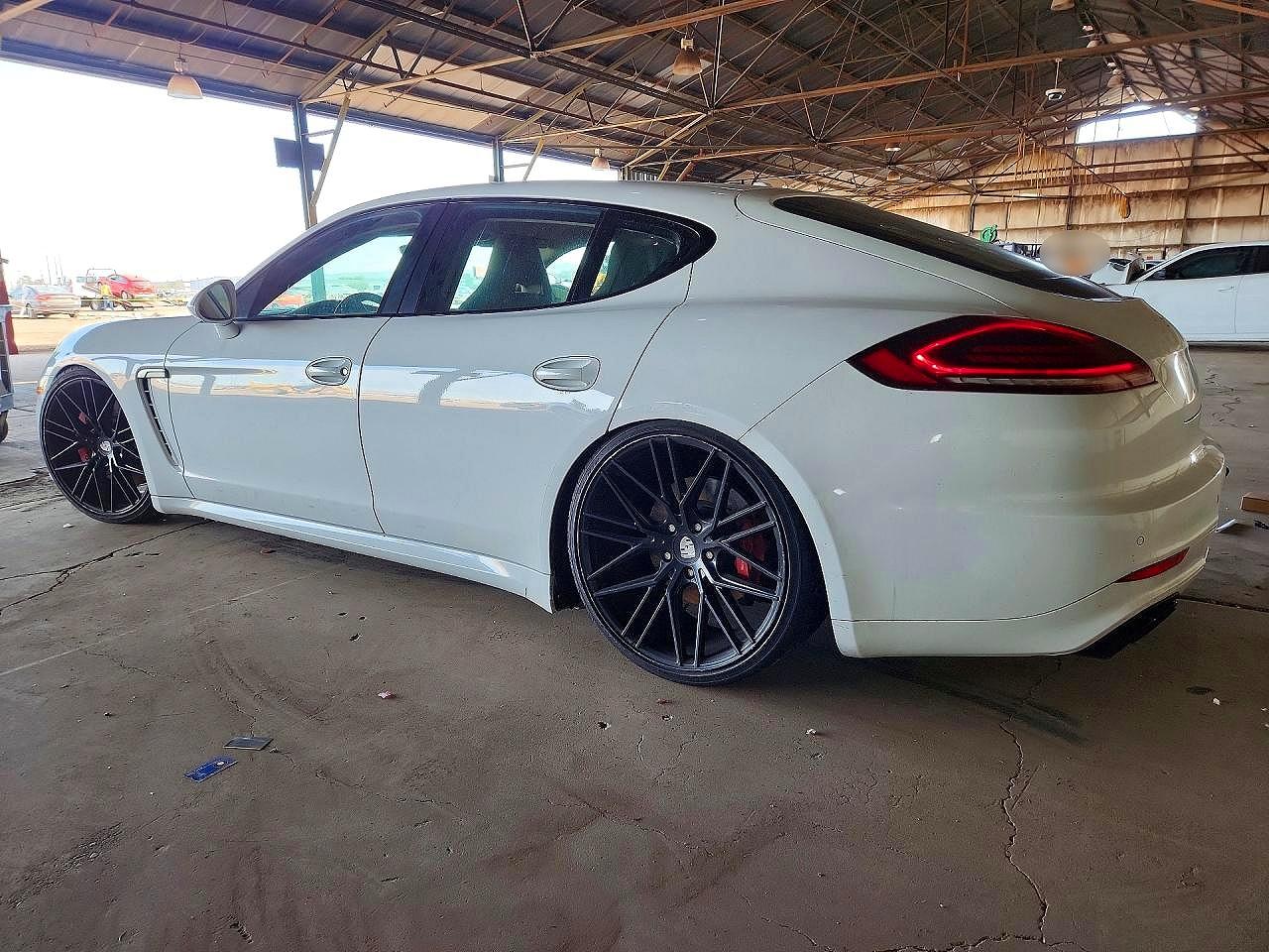 2015 Porsche Panamera VIN WP0AF2A73FL082047 photo 2
