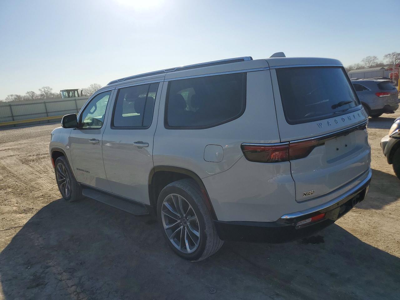 2022 Jeep Wagoneer VIN 1C4SJUBTXNS147930 photo 2