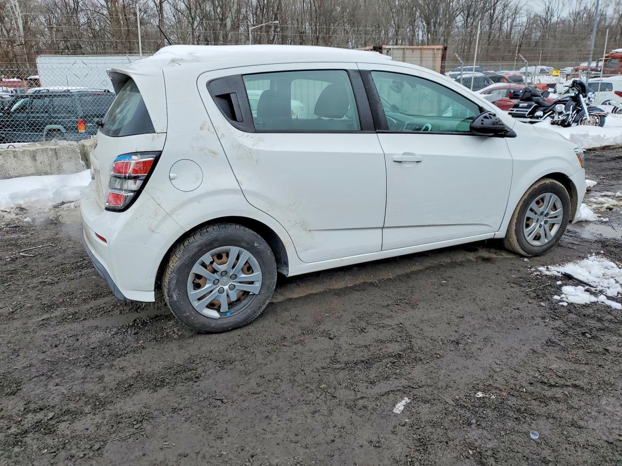 2017 Chev Sonic VIN 1G1JG6SG1H4161743 photo 3