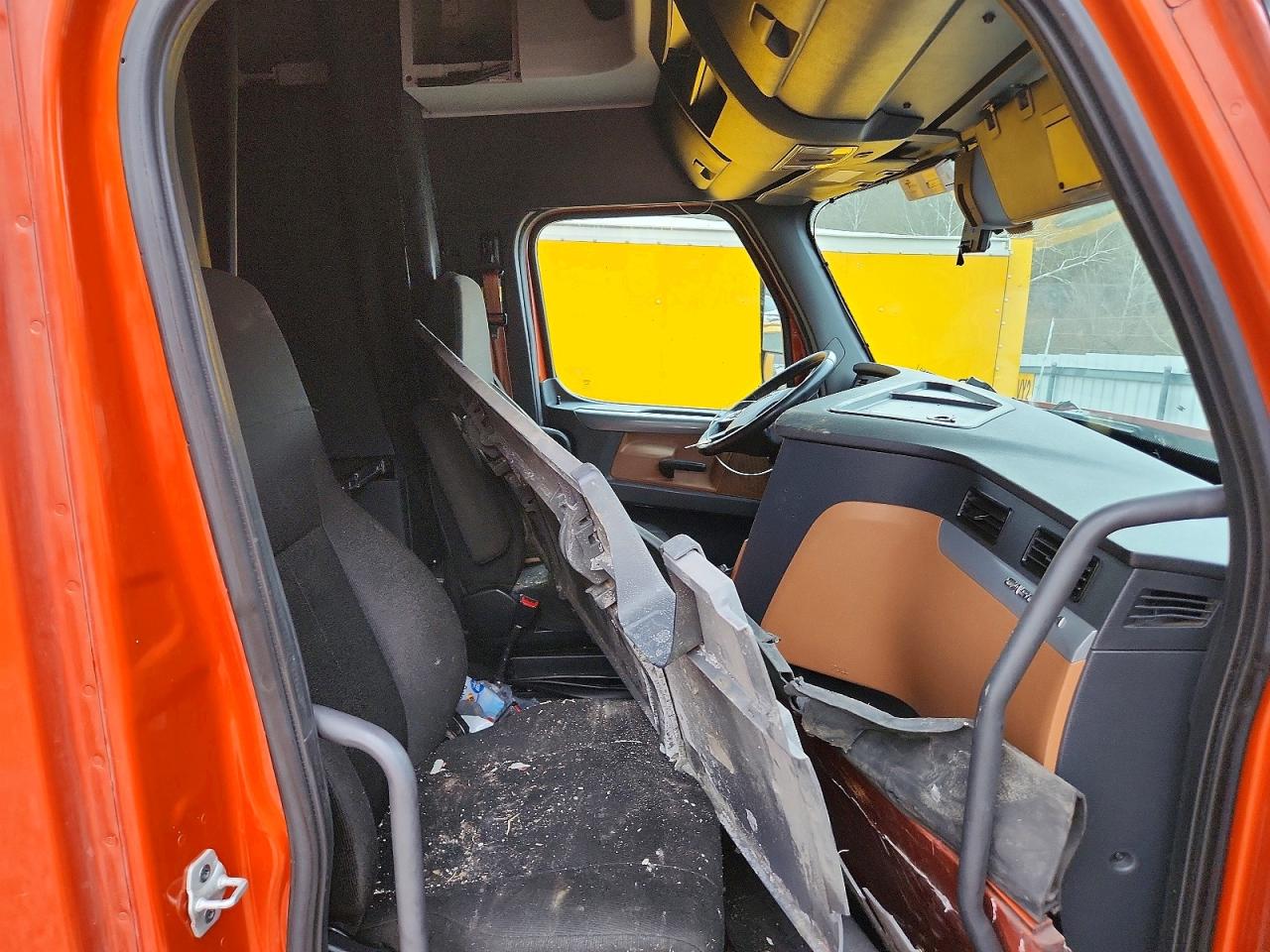 2020 FREIGHTLINER All other VIN 3AKJHHDR7LSLP9809 photo 5