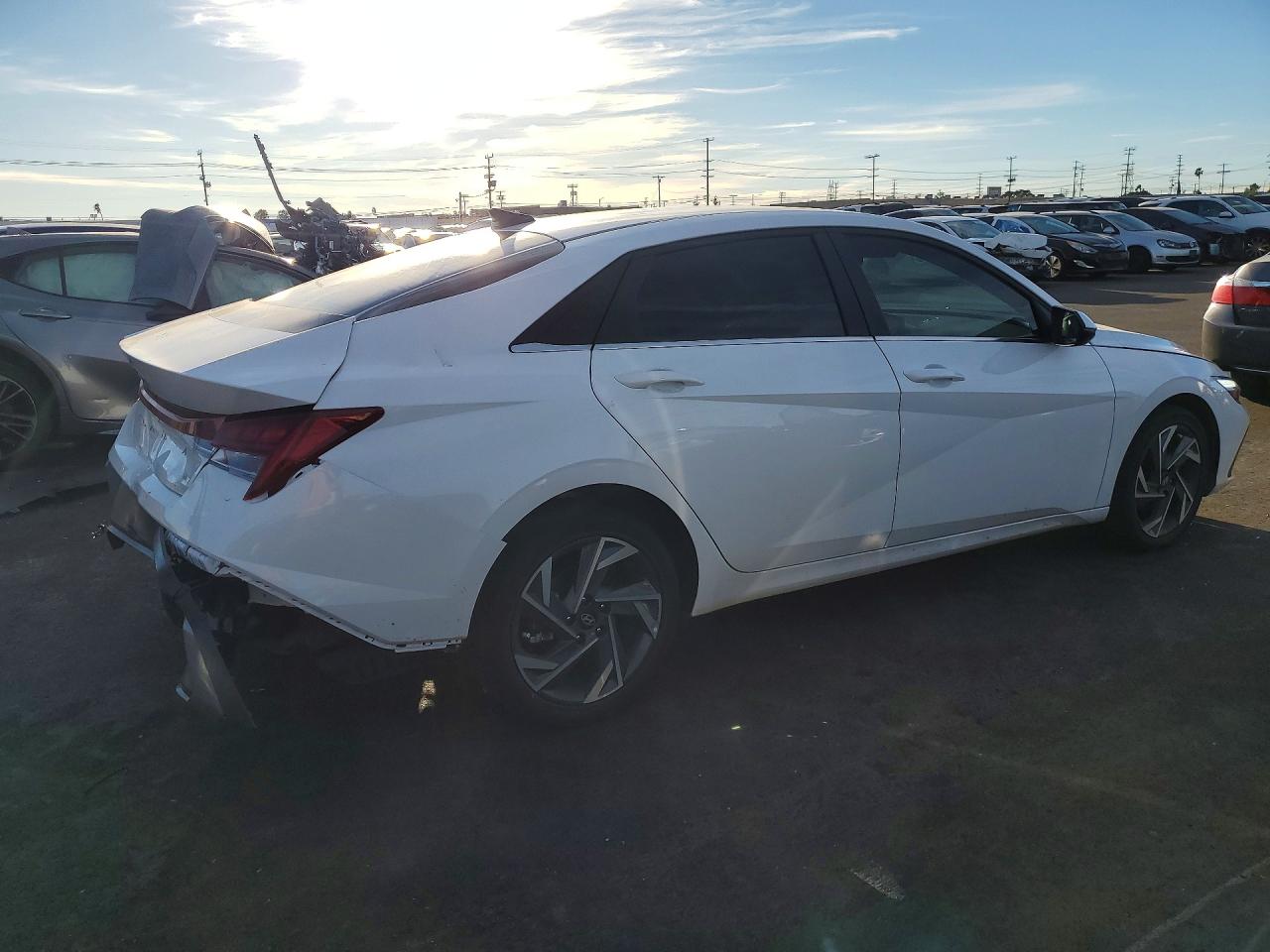 2025 Hyundai Elantra hybrid VIN KMHLN4DJ8SU129510 photo 3