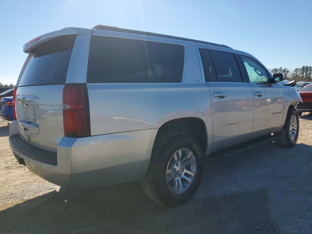 2019 Chevrolet Suburban VIN 1GNSKHKC2KR394535 photo 3