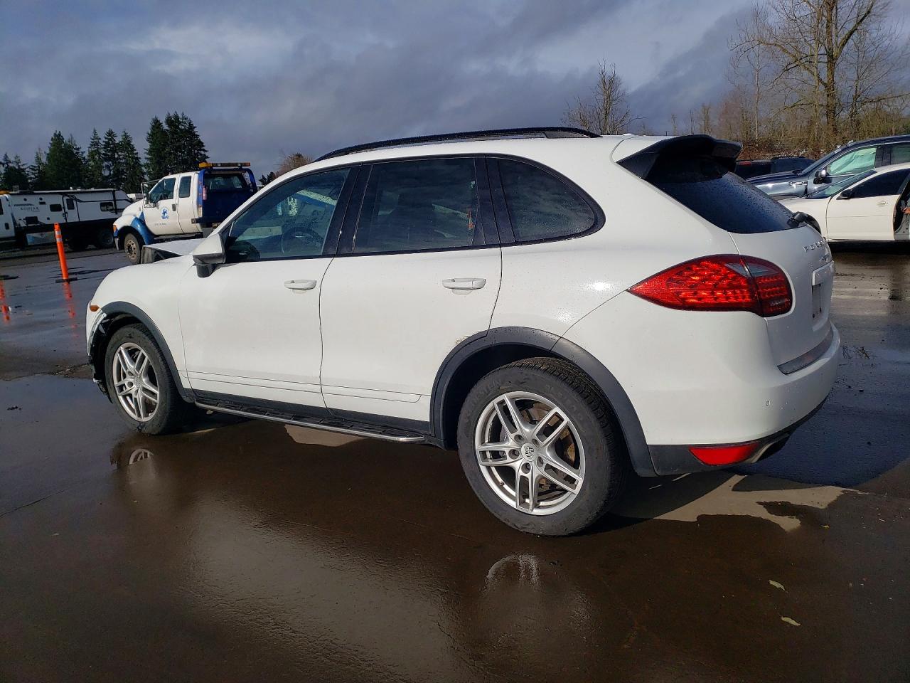 2012 Porsche Cayenne VIN WP1AA2A27CLA10930 photo 2