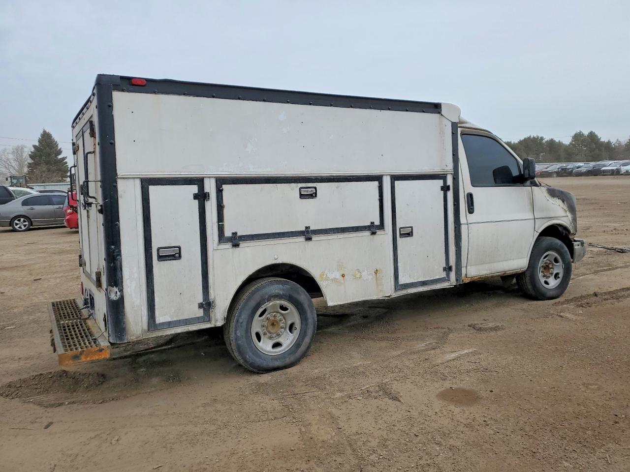 2005 CHEV Express VIN 1GBHG31U551225523 photo 3
