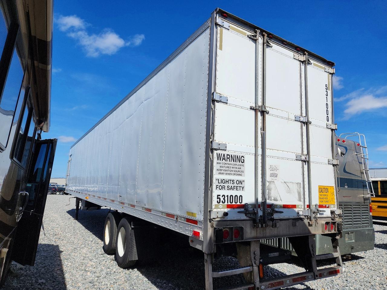 2023 UTILITY All models VIN 1UYVS2532DM630407 photo 3