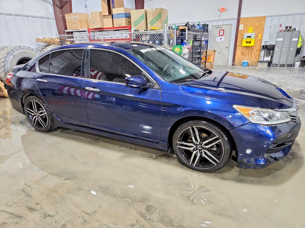 2017 Honda Accord VIN 1HGCR2F53HA235937 photo 4