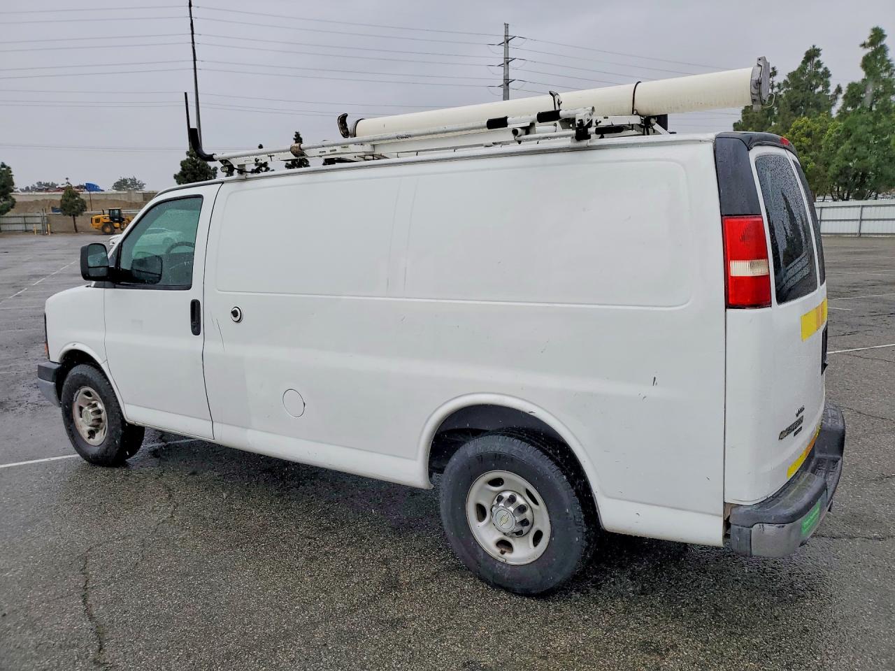 2014 CHEVROLET Express VIN 1GCWGFCB4E1133108 photo 2