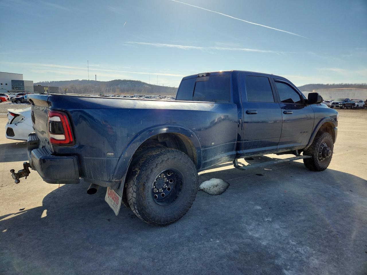2022 Ram 3500 VIN 3C63RRJL9NG237435 photo 3
