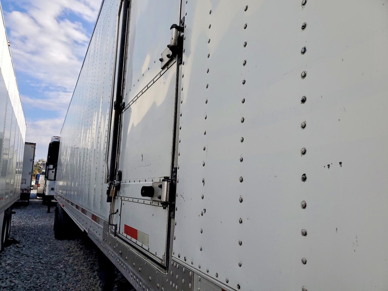 2009 UTILITY All models VIN 1UYVS24879U794305 photo 5