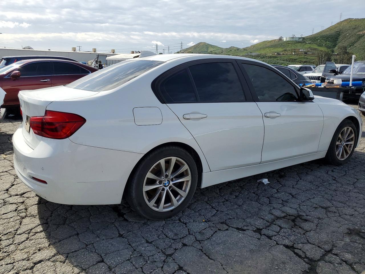 2017 BMW 3 series VIN WBA8E1G32HNU15570 photo 3