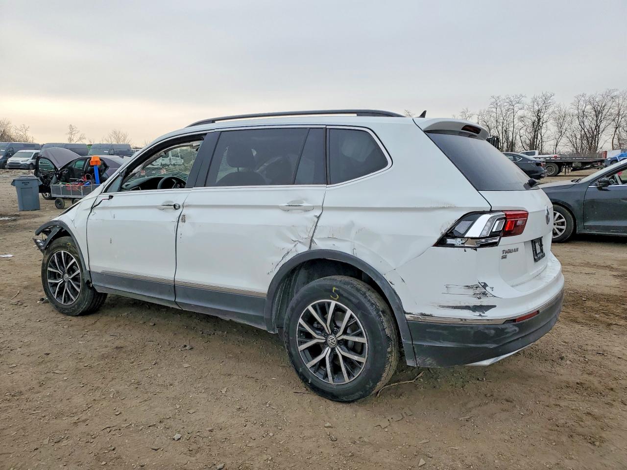 2021 Volkswagen Tiguan VIN 3VV3B7AX7MM053942 photo 2