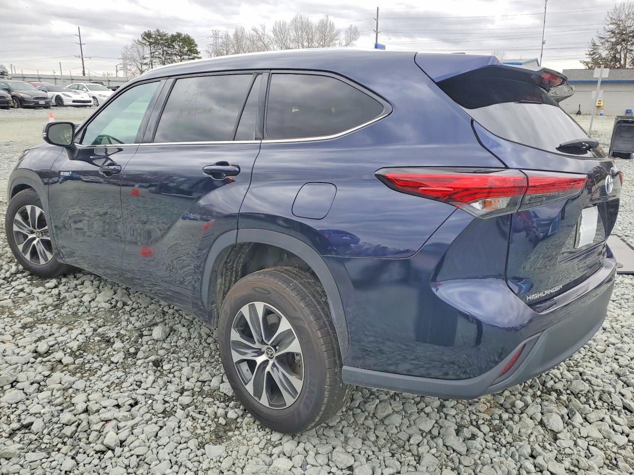 2021 Highlander VIN 5TDGARAH5MS012118 photo 2