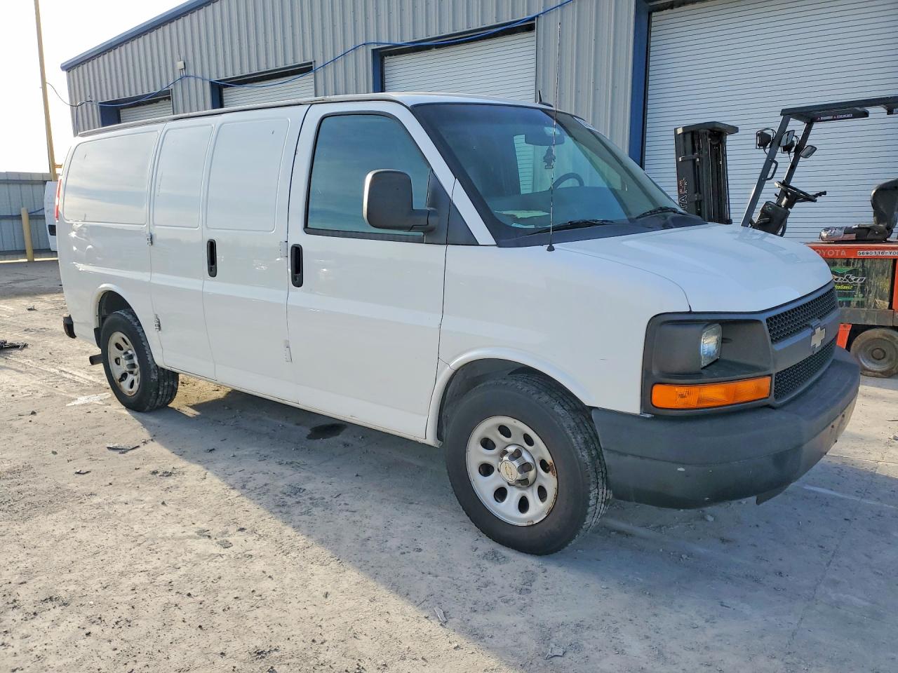 2014 Chevrolet Express VIN 1GCSGAFX3E1148496 photo 4