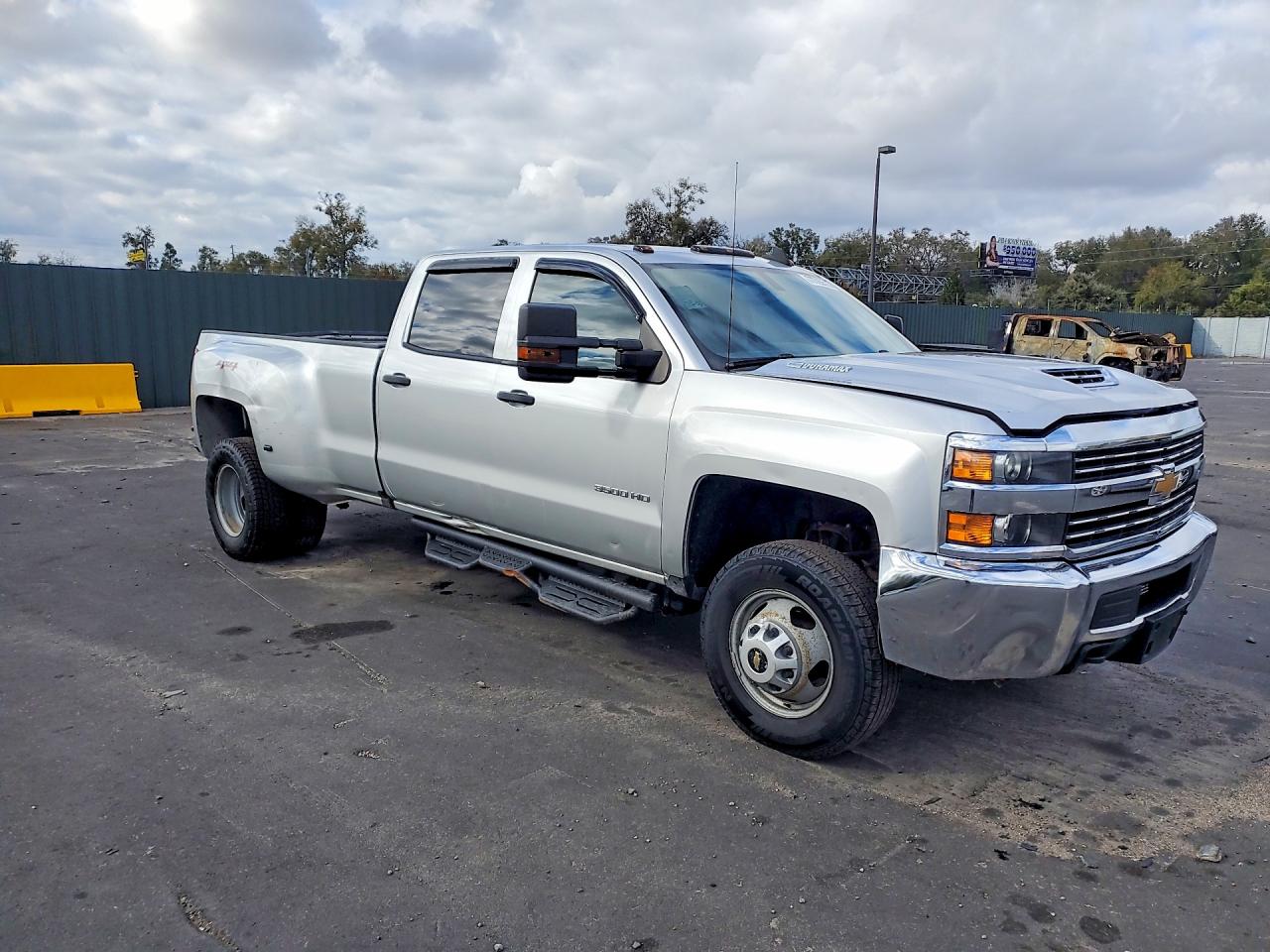 2017 Chevrolet All models VIN 1GC4KYCY8HF207966 photo 4