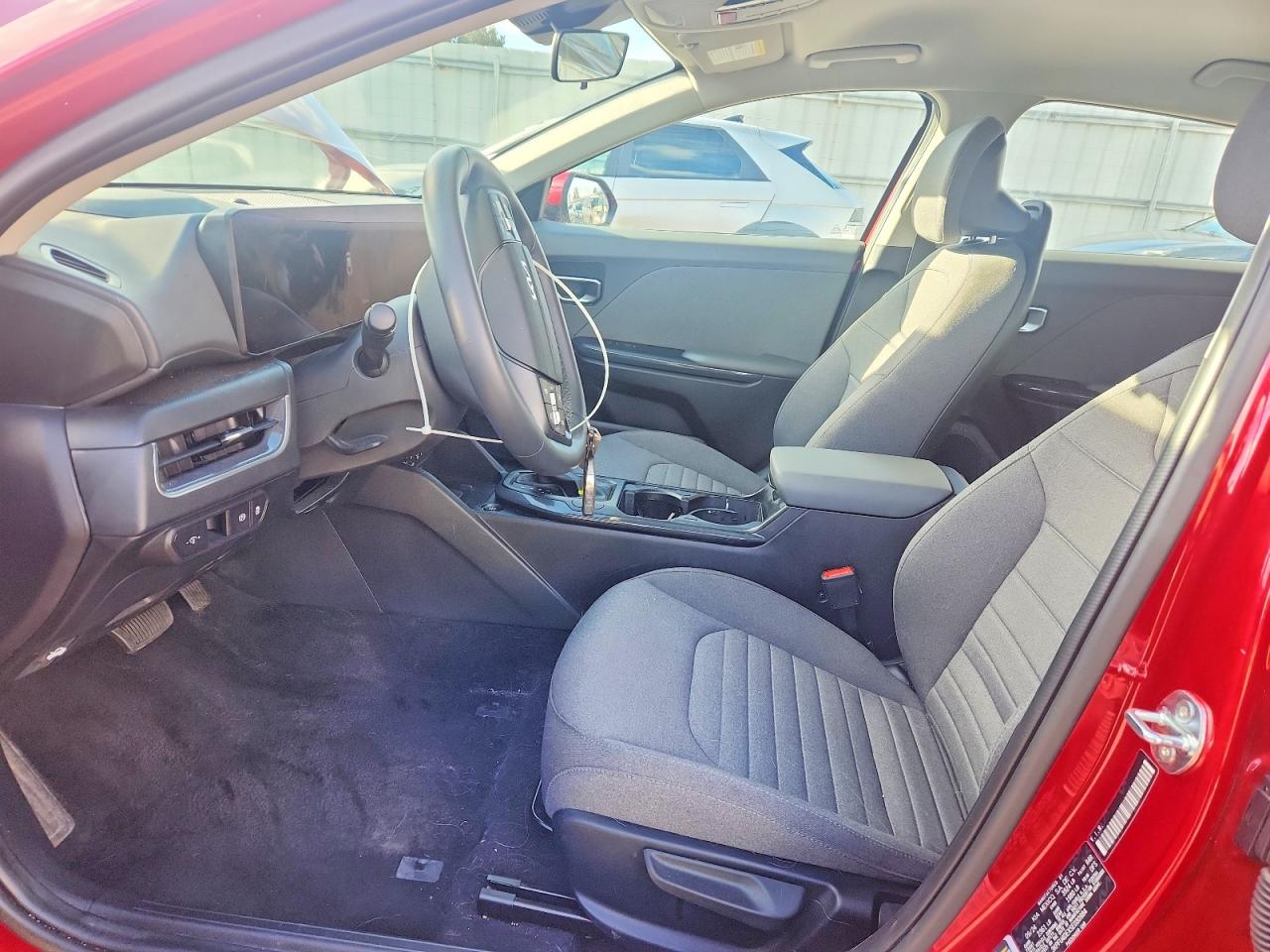2025 Kia All other VIN 3KPFU4DEXSE030984 photo 7