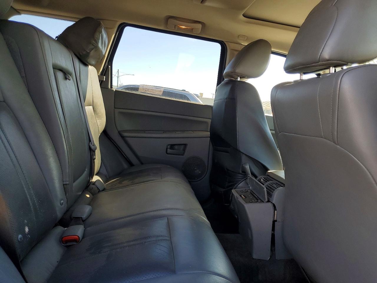 2005 Jeep Cherokee VIN 1J8HS58N55C590978 photo 11
