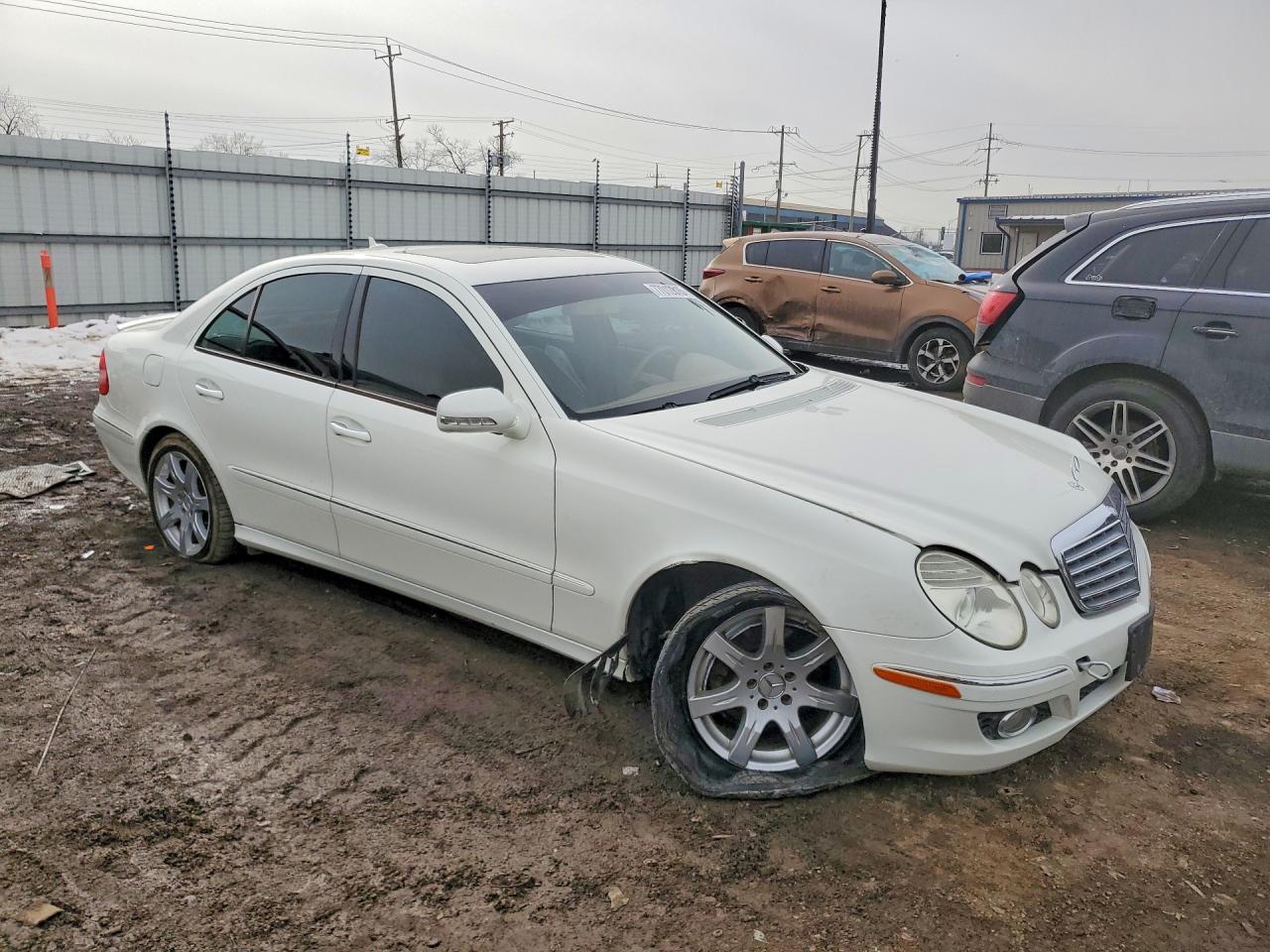 2008 Mercedes-Benz E-class VIN WDBUF87X38B243818 photo 4