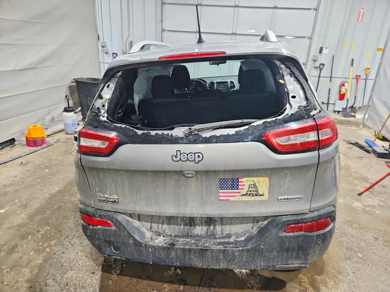 2016 Jeep Grand cher VIN 1C4PJMCB1GW310889 photo 6
