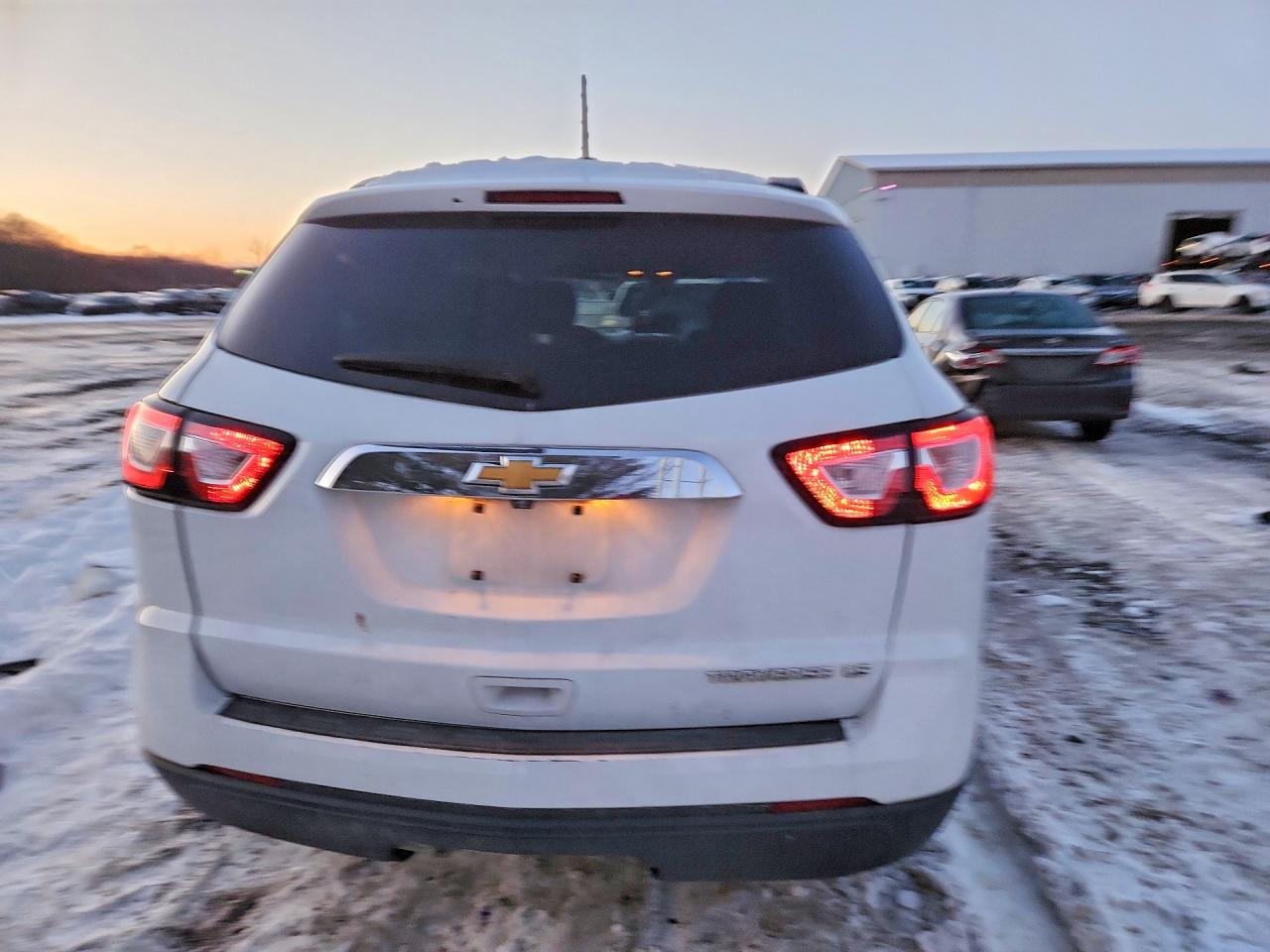 2016 Chevrolet Traverse VIN 1GNKRFED4GJ137273 photo 6