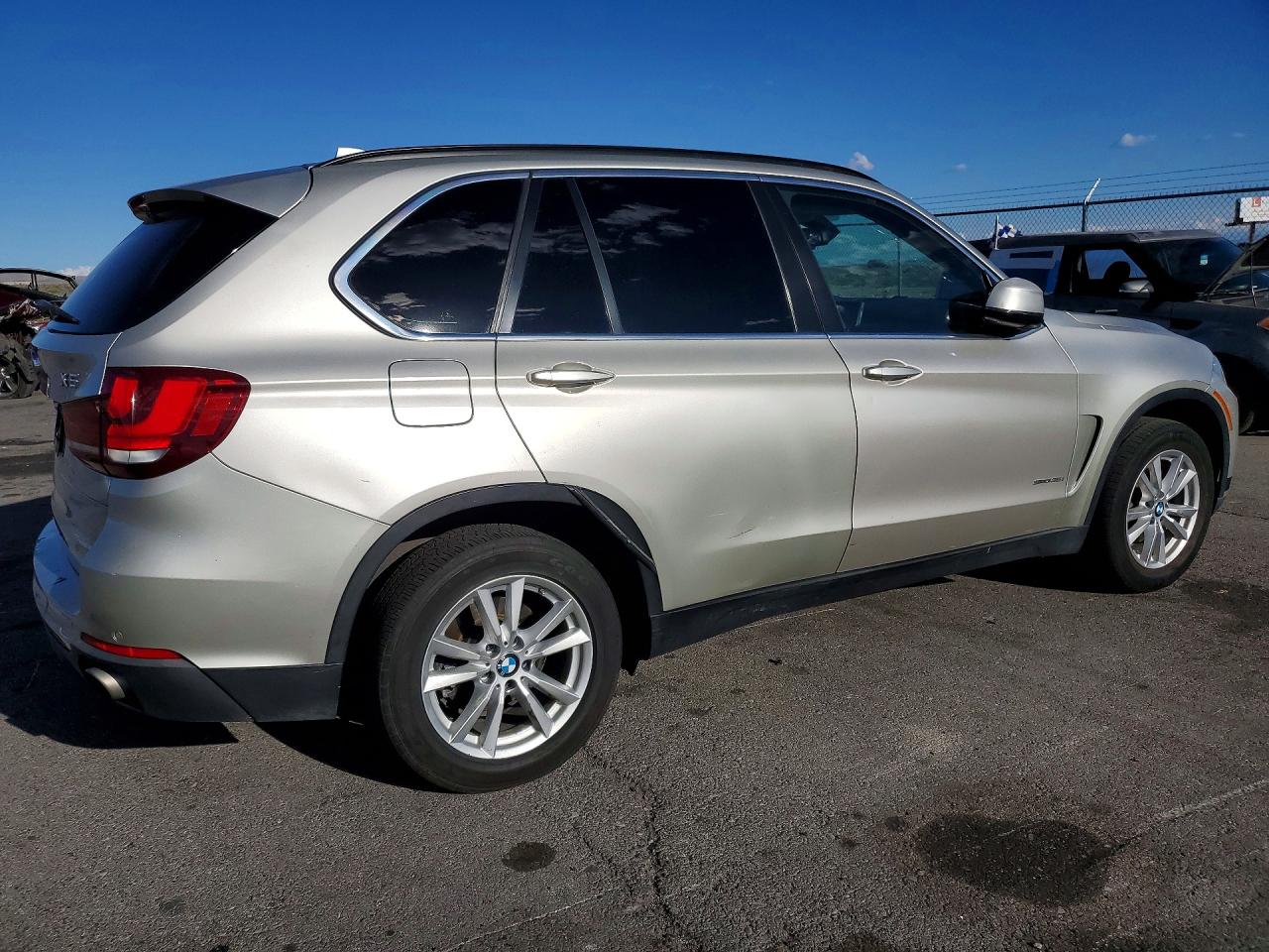 2014 BMW X5 VIN 5UXKR2C50E0H33935 photo 3