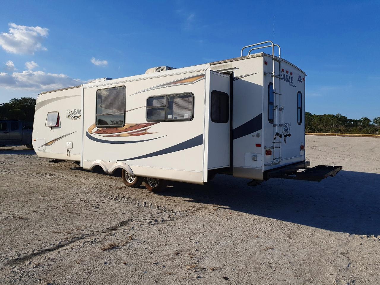 2011 JAYCO Travel tra VIN 1UJBJ0BR3B1DL0068 photo 3