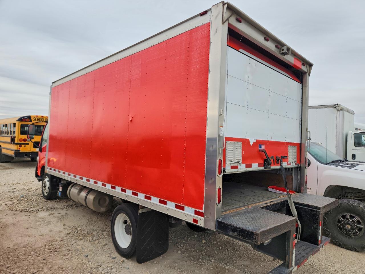 2018 HINO All models VIN JHHSDM2H1JK006223 photo 2