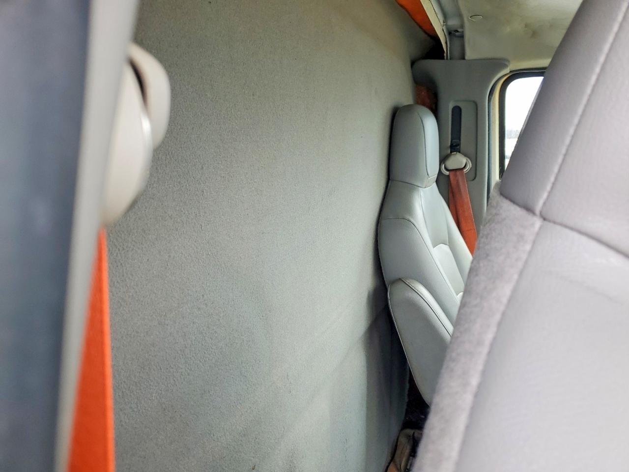 2018 Ford Econoline VIN 1FDXE4FS0JDC33222 photo 10