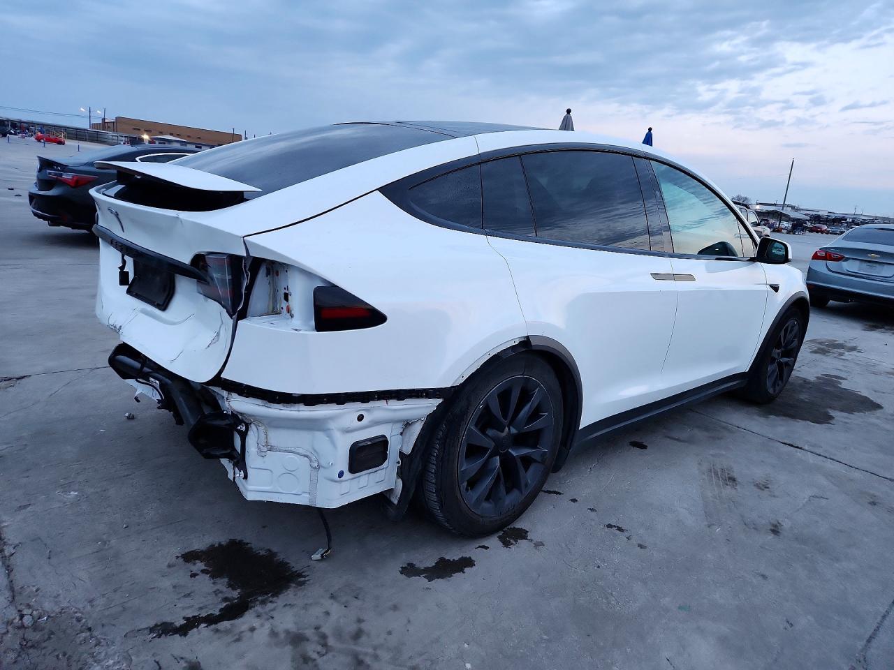 2022 TESLA Model x VIN 7SAXCAE50NF344620 photo 3