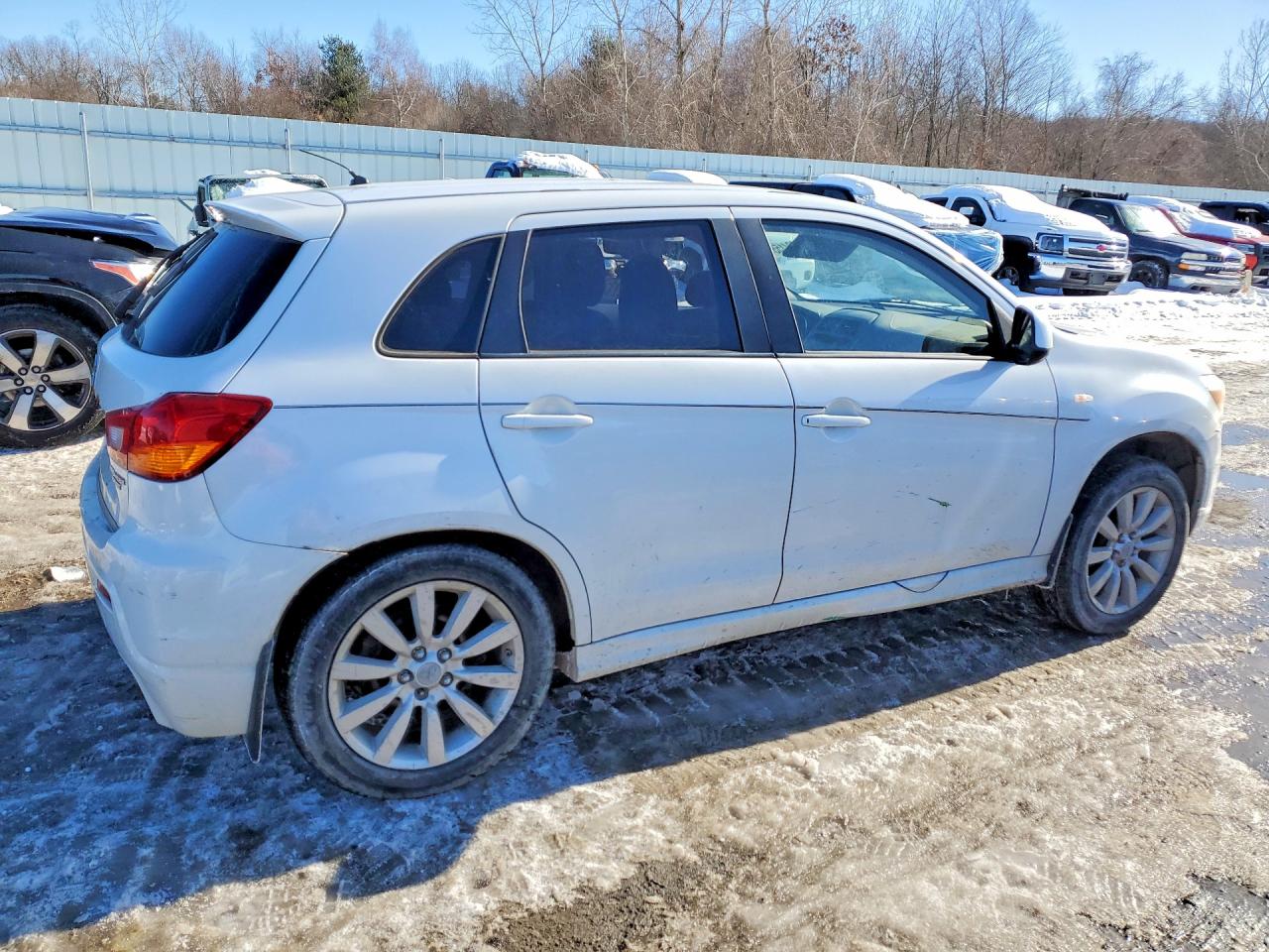 2011 Mitsubishi Outlander VIN JA4AR4AU5BZ005383 photo 3