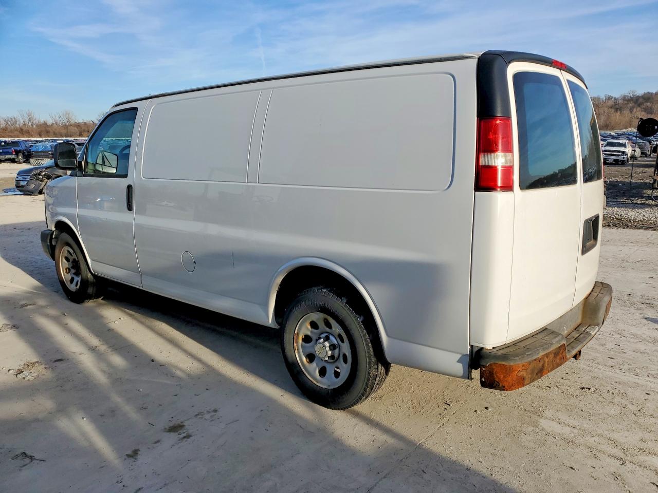 2014 Chevrolet Express VIN 1GCSGAFX3E1148496 photo 2