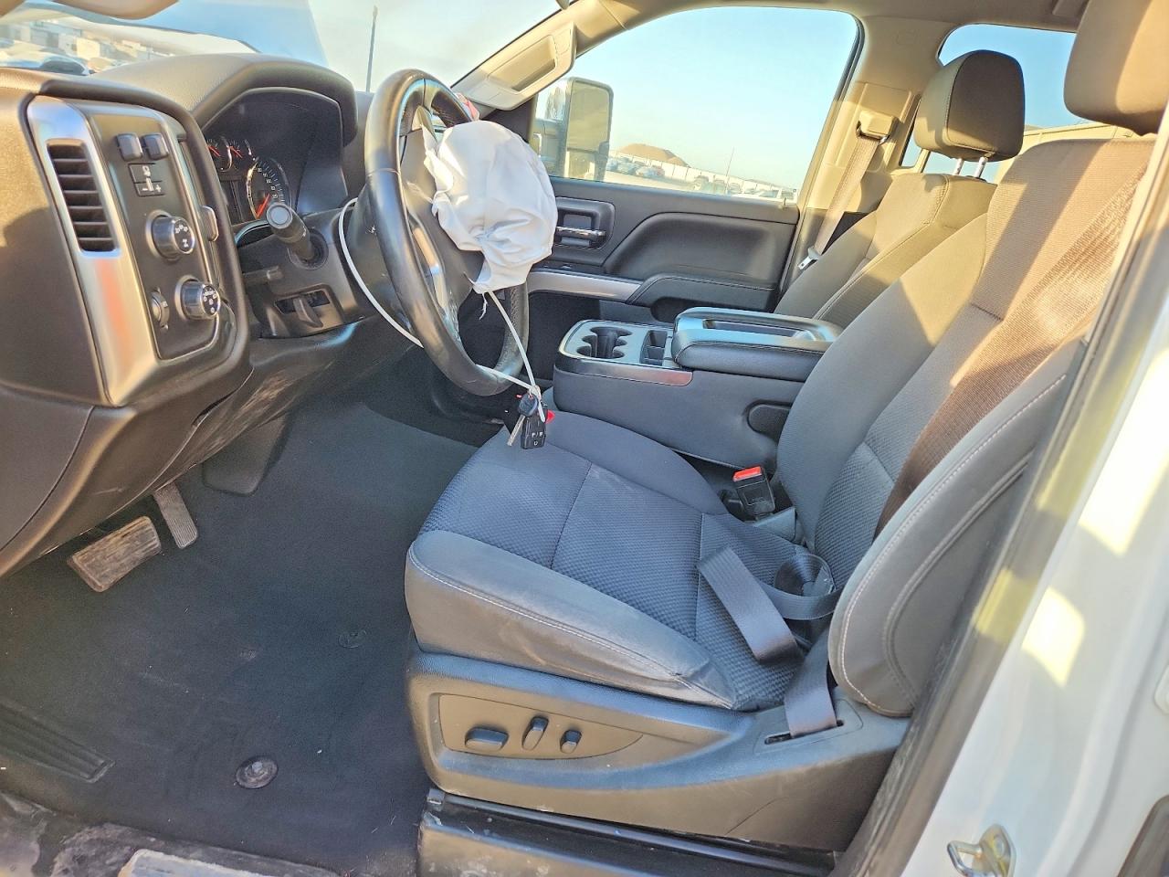 2019 Chevrolet All models VIN 1GC1KWEG7KF264145 photo 7