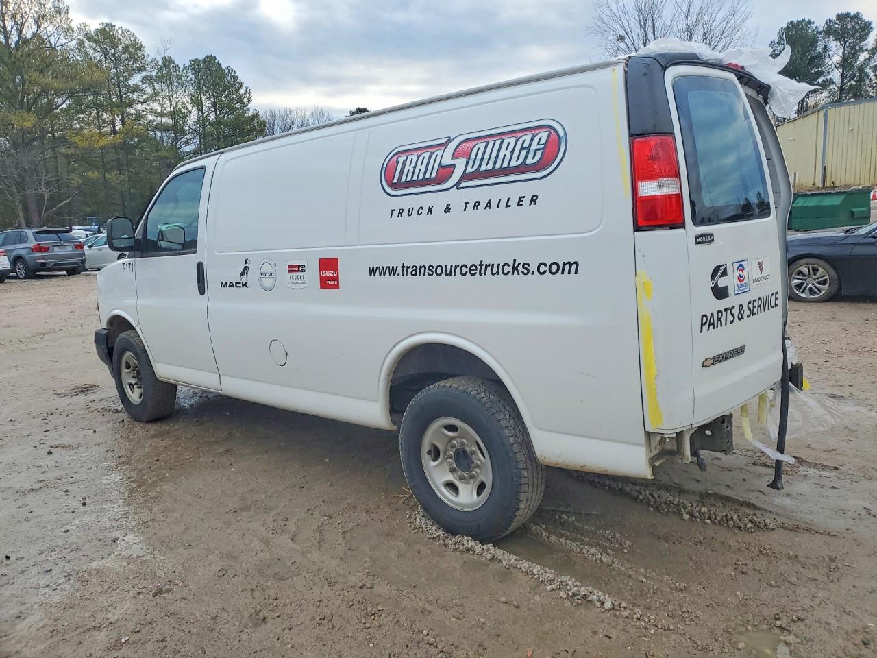 2021 Chevrolet Express VIN 1GCWGAFP2M1302258 photo 2