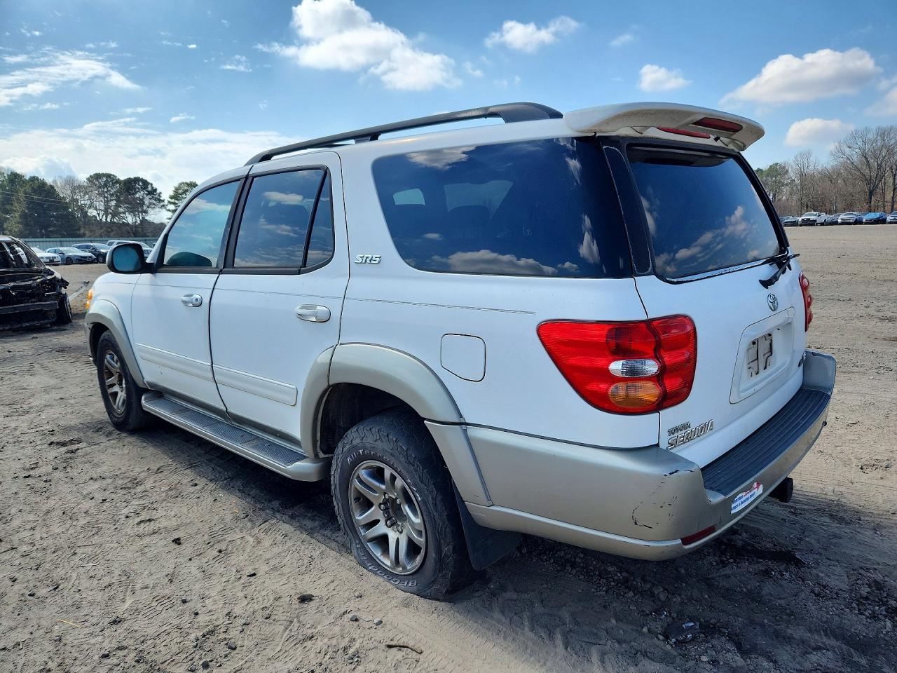 2004 Toyota Sequoia VIN 5TDZT34A04S232877 photo 2