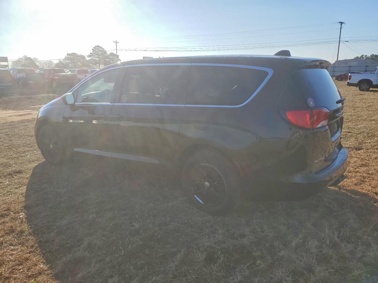 2017 Chrysler Pacifica VIN 2C4RC1CG6HR703942 photo 2