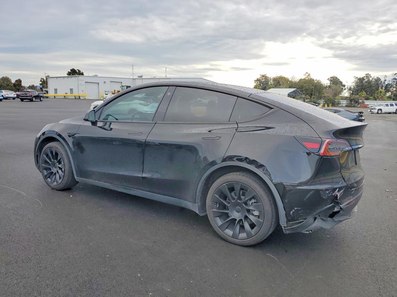 2022 Tesla Model y VIN 7SAYGDEE5NF506414 photo 2