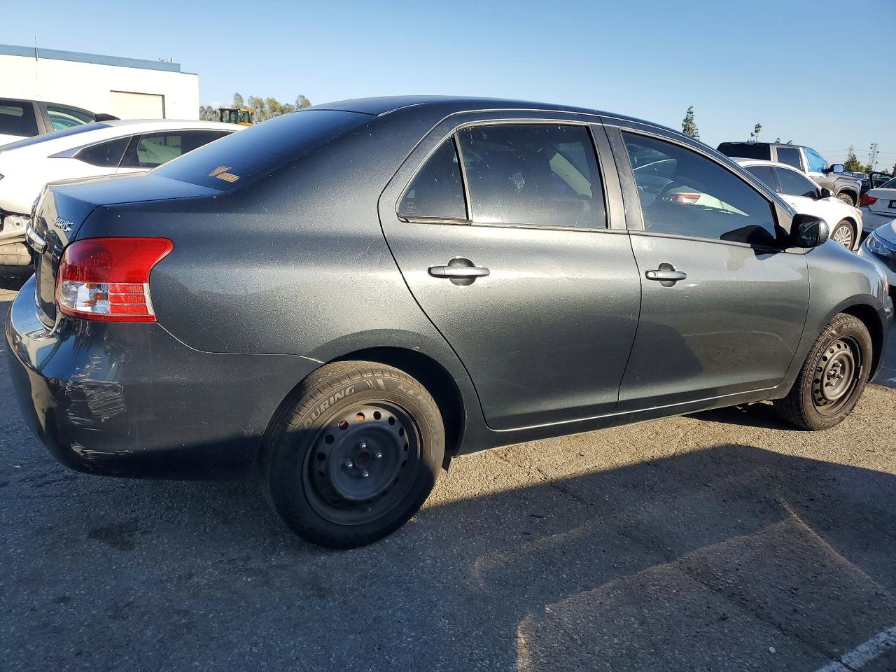 2011 Toyota Yaris VIN JTDBT4K34BL000907 photo 3