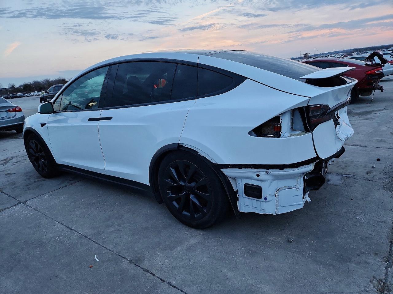 2022 TESLA Model x VIN 7SAXCAE50NF344620 photo 2