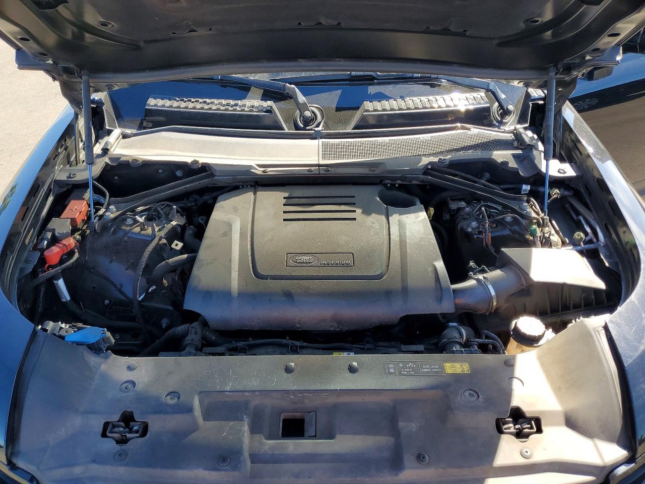 2025 Land Defender VIN SALEJ7EX3S2358808 photo 12