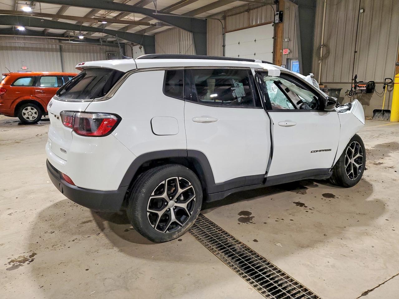 2024 Jeep Compass VIN 3C4NJDBN3RT598863 photo 3