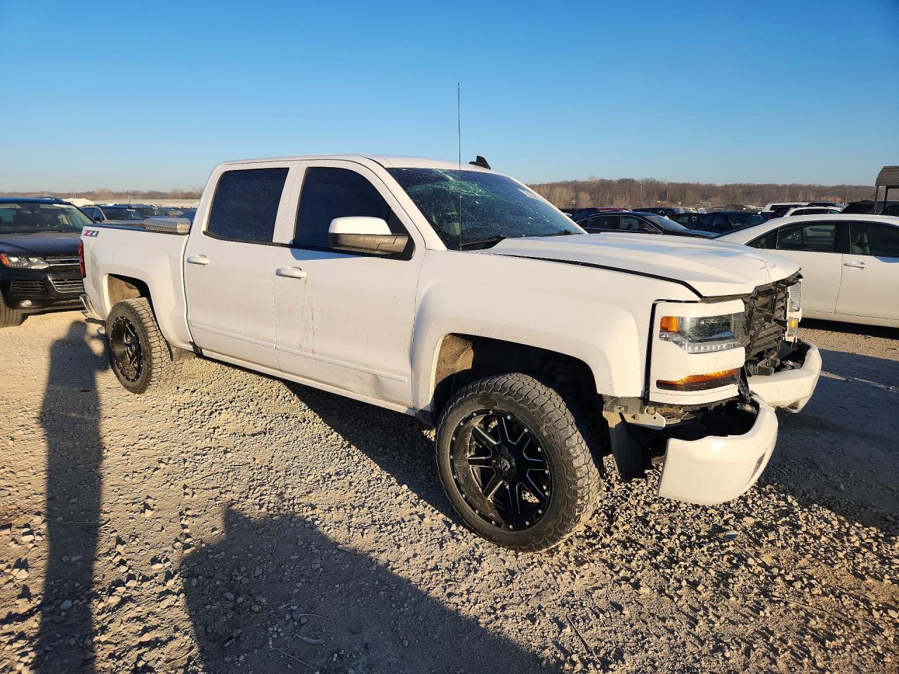 2018 Chev All models VIN 3GCUKREC8JG353683 photo 4